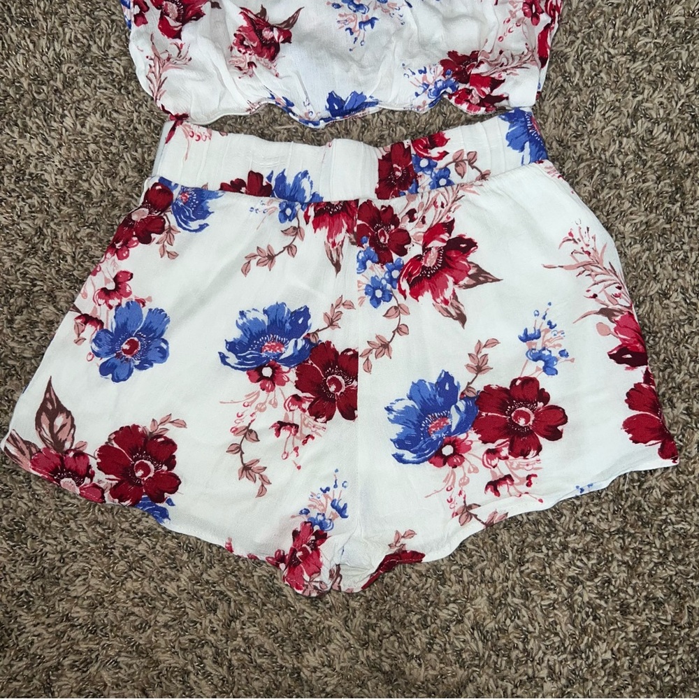 Floral Two Piece - Picture 7 of 8